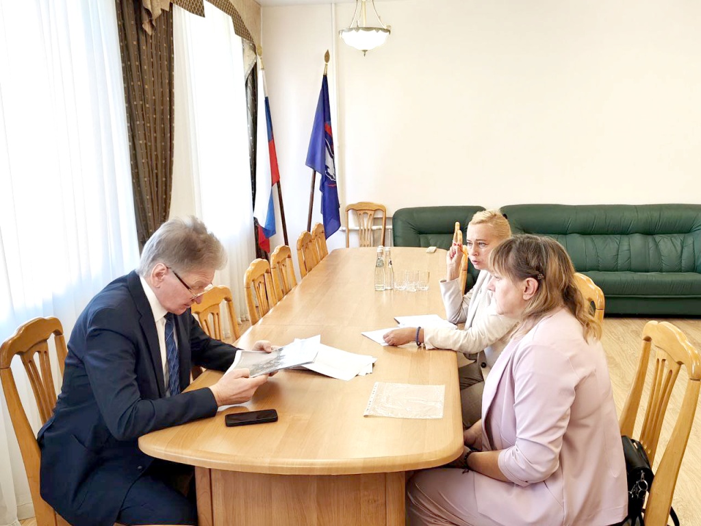 Владимир Ходырев обсудил в ходе личного приёма граждан вопросы благоустройства и инфраструктуры в Воронеже