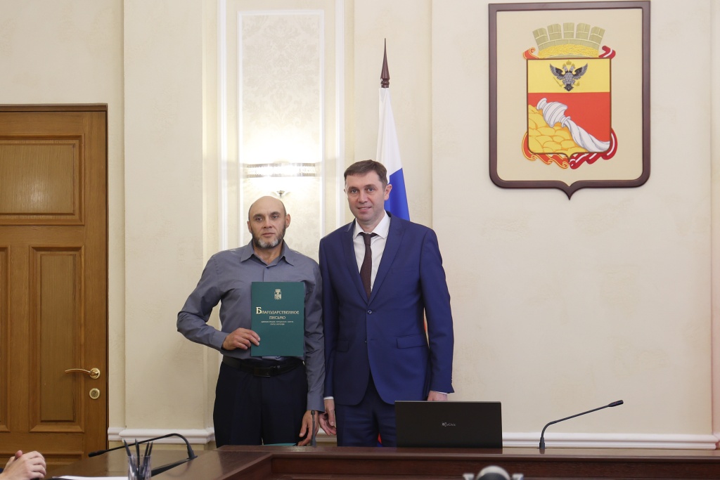 «Этот поступок заслуживает уважения»: мэр Воронежа поблагодарил коммунальщиков за помощь при тушении пожара