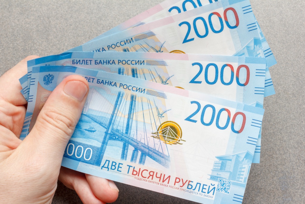 Более 60% опрошенных россиян назвали рубль оптимальной валютой для сбережений