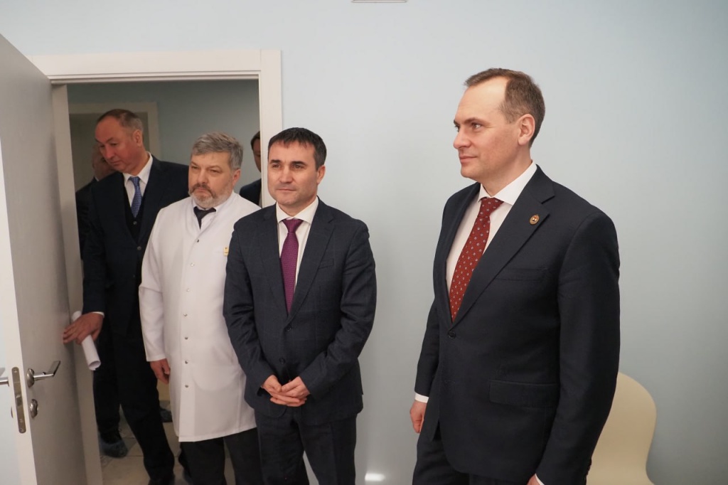 Глава Мордовии оценил капитальный ремонт поликлиники Комсомольской ЦРБ Глава Мордовии оценил капитальный ремонт поликлиники Комсомольской ЦРБ