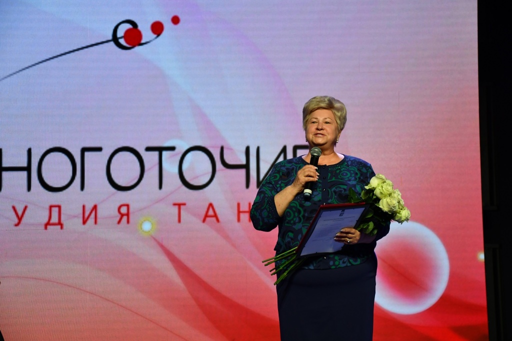 «Танцы — это по любви»: заместитель председателя Ивановской гордумы поздравила участников отчётного концерта студии «Многоточие»
