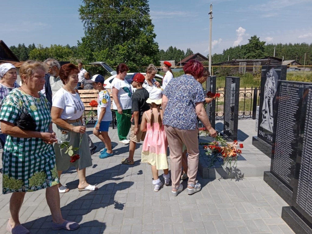 В Алексеевке открыли памятник участникам Великой Отечественной войны В Алексеевке открыли памятник участникам Великой Отечественной войны