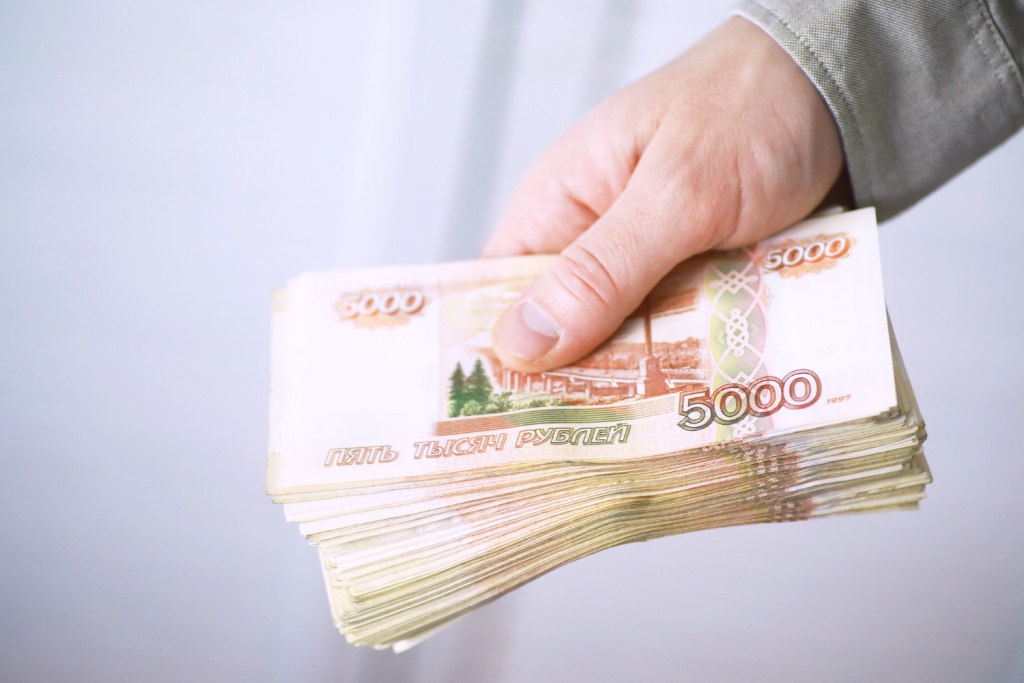 «Ъ»: спрос жителей России на кредиты не падает, несмотря на высокие ставки 