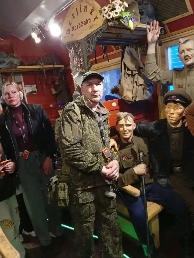«Поезд Победы» встретил героев: участники СВО и их семьи из Оренбургской области погрузились в историю через иммерсивный музей