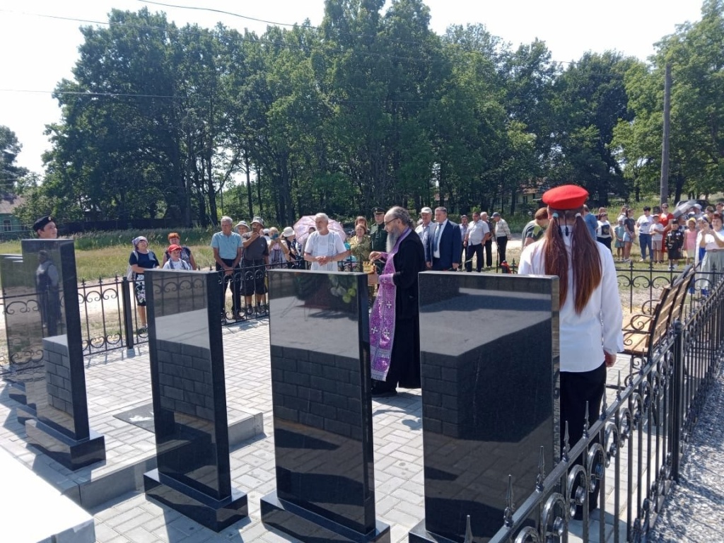 В Алексеевке открыли памятник участникам Великой Отечественной войны В Алексеевке открыли памятник участникам Великой Отечественной войны