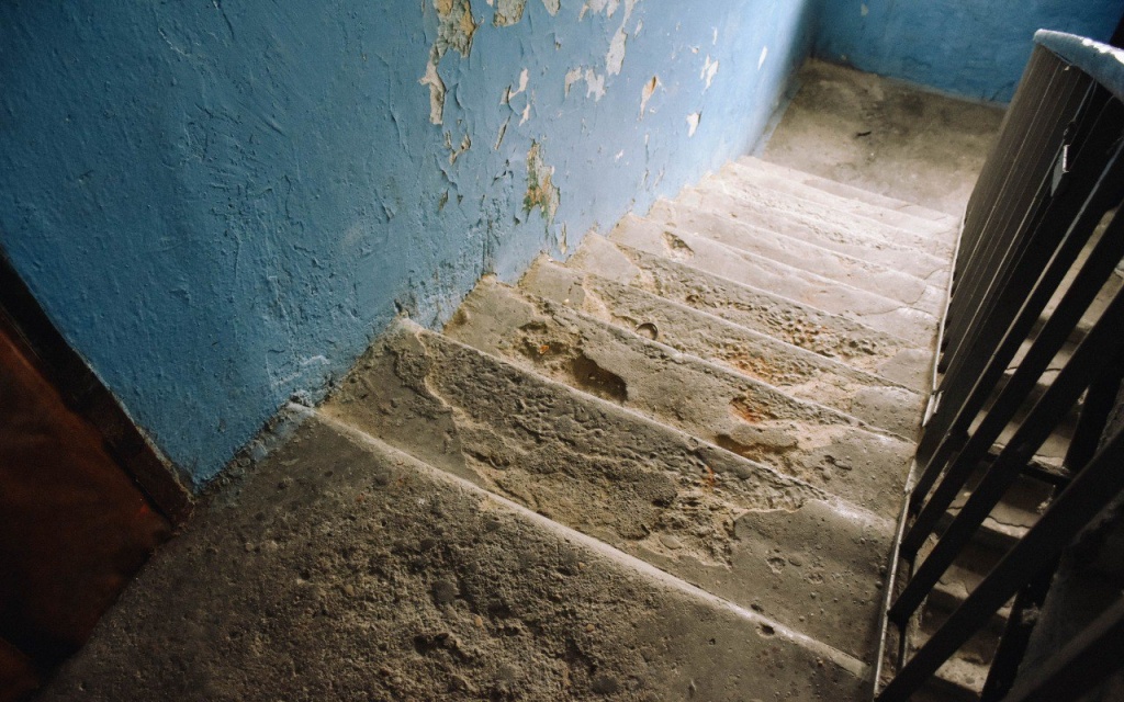 Власти и жители Красноармейска договорились с управляющей компанией о ремонте дома на улице Новая Жизнь