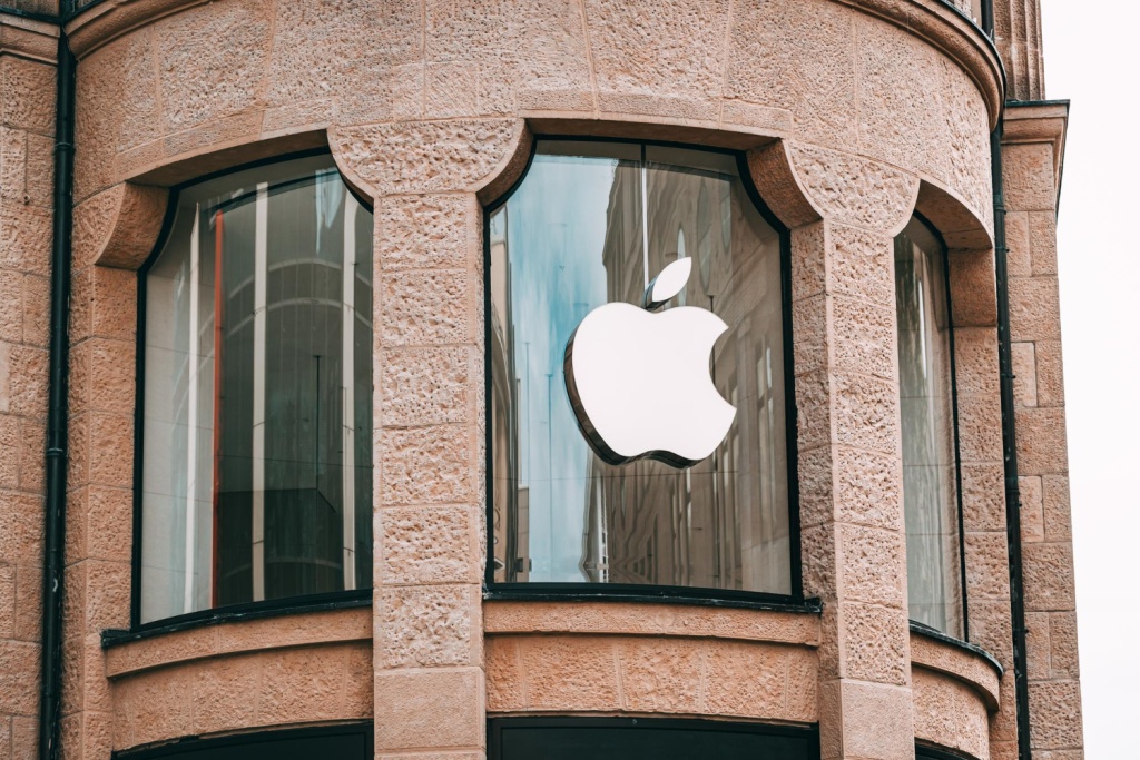 Джон Тернус возглавит Apple вместо Тима Кука