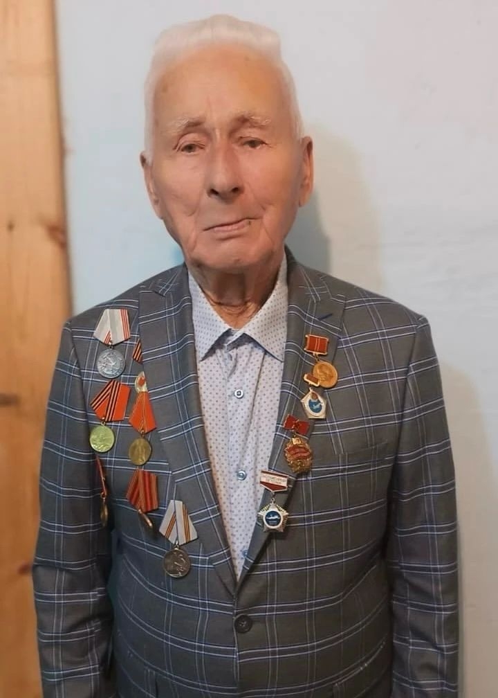 Мэр Воронежа Сергей Петрин поздравил с 99‑летием почётного гражданина города Ивана Стрункина Мэр Воронежа Сергей Петрин поздравил с 99‑летием почётного гражданина города Ивана Стрункина