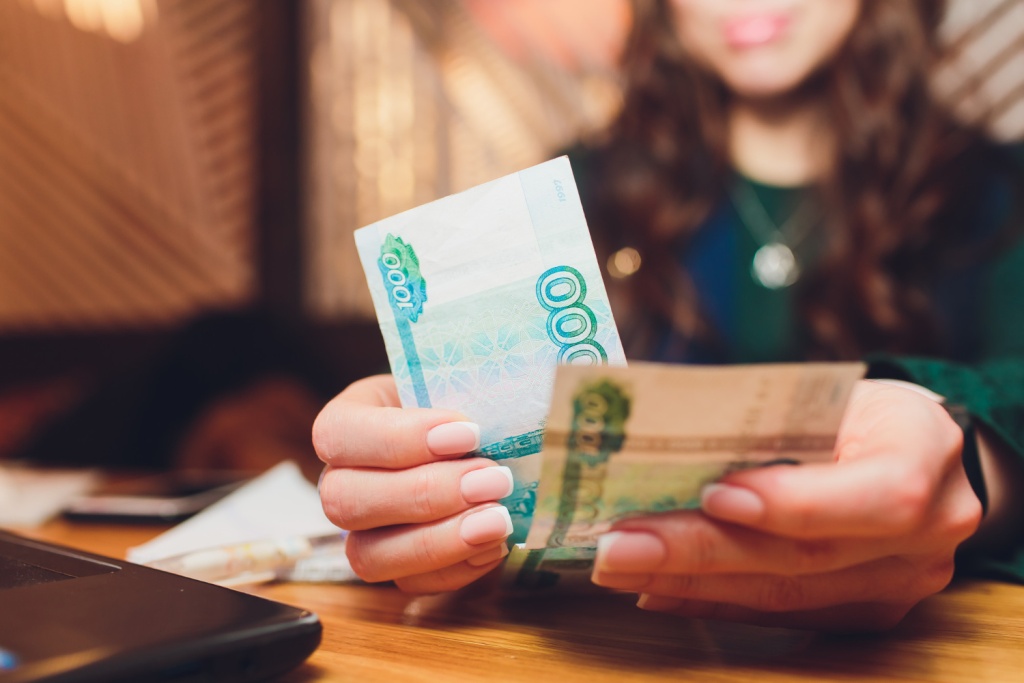 Более 50% студентов в России намерены выбирать работу по размеру зарплаты