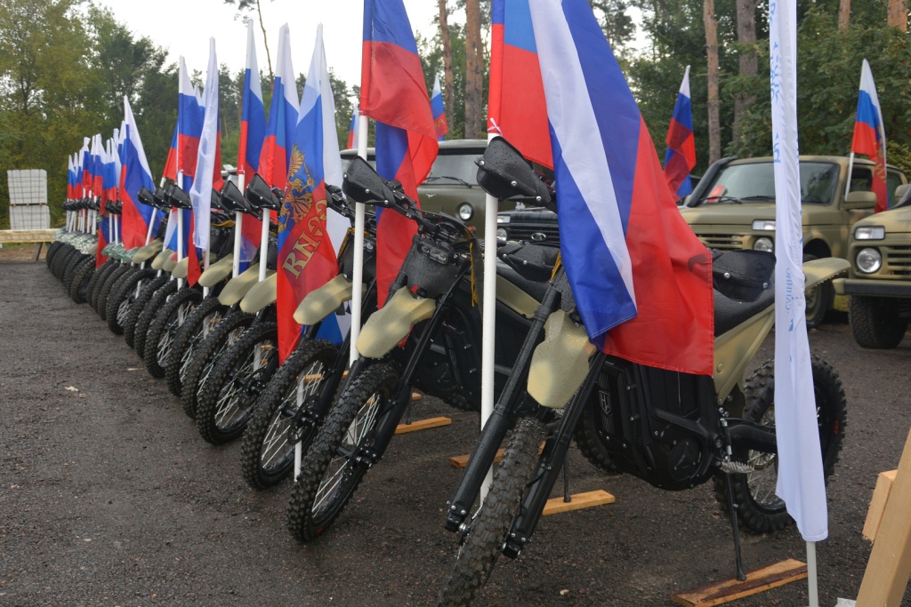 Сила в единстве: депутаты Воронежской гордумы присоединились к передаче техники для бойцов на передовую Сила в единстве: депутаты Воронежской гордумы присоединились к передаче техники для бойцов на передовую