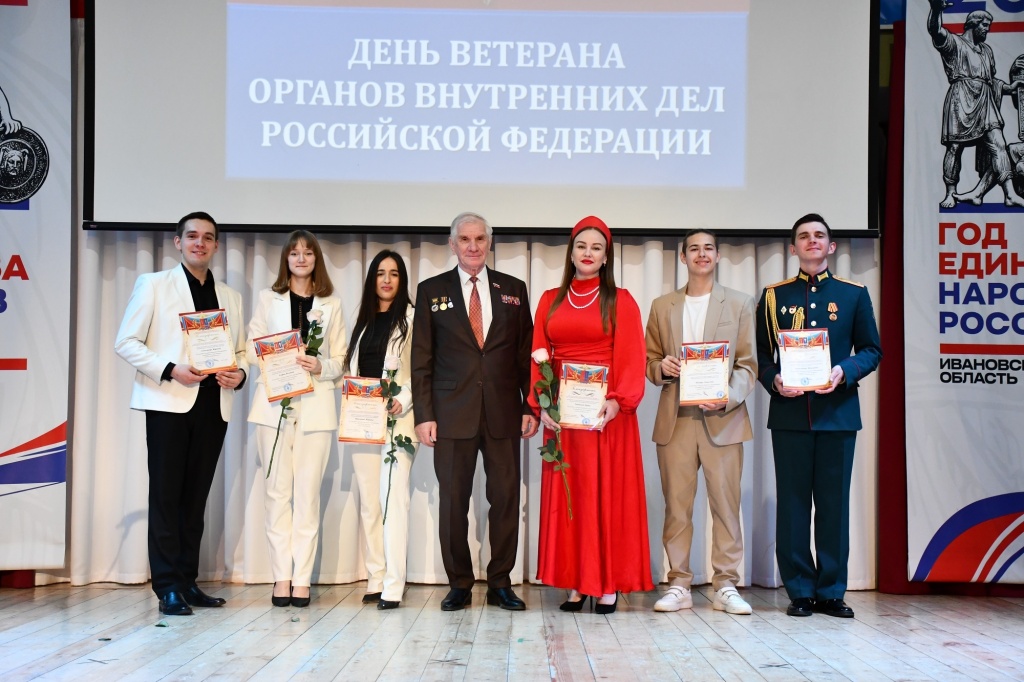 Александр Кузьмичёв поздравил ветеранов органов внутренних дел с праздником и 65‑летием Ивановского областного отделения организации ветеранов