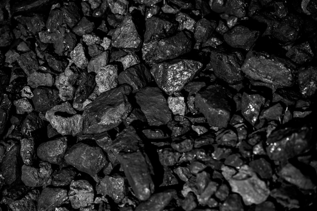 Порядка 3900 семей участников спецоперации и многодетных родителей получат социальный уголь