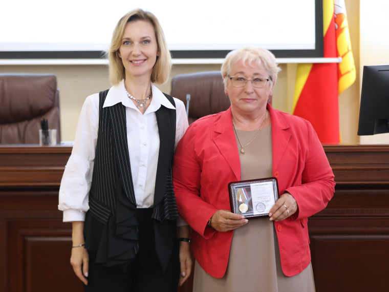 В Воронеже наградили специалистов, которые уделяют особое внимание патриотическому воспитанию молодёжи