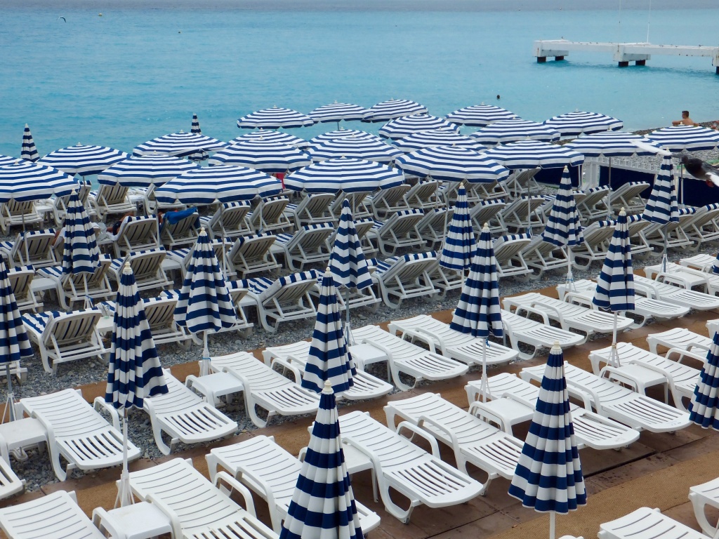 На Кубани активизировали санитарную обработку оборудованных пляжей